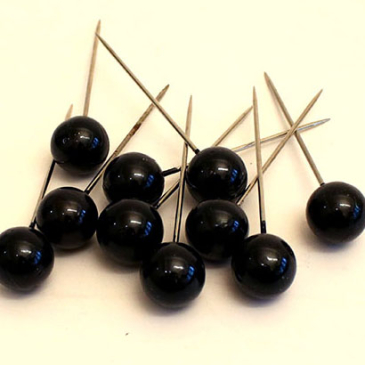 Sorte perler på nål -Ø 1,5 cm - 10 stk.