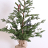 Juletræ med pynt - Slikstok ophæng - Ryborg - Rød