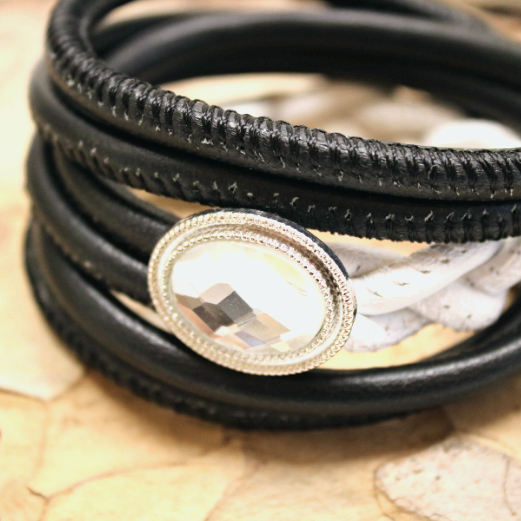 Læderarmbånd, Black and white braid