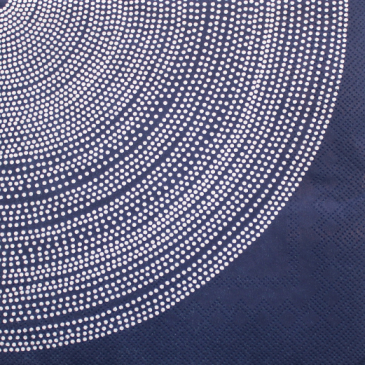 Frokost serviet Marimekko Fokus m.blå med mønster af hvide prikker. L592644 fra Ihr. 33x33cm.