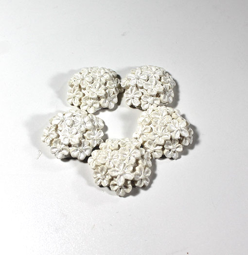 Billede af Blomster buket hård plastik - Hvid 2 cm - 5 stk