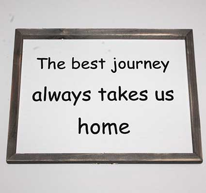 Skilt m/ ramme - "The best journey always takes us home" - 30 x 23 cm