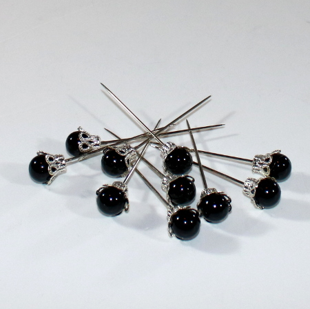Sorte perler på nål, med sølvmanchet - 10 stk.