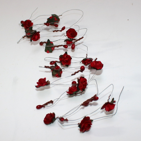 Røde blomster på tråd - 120 cm